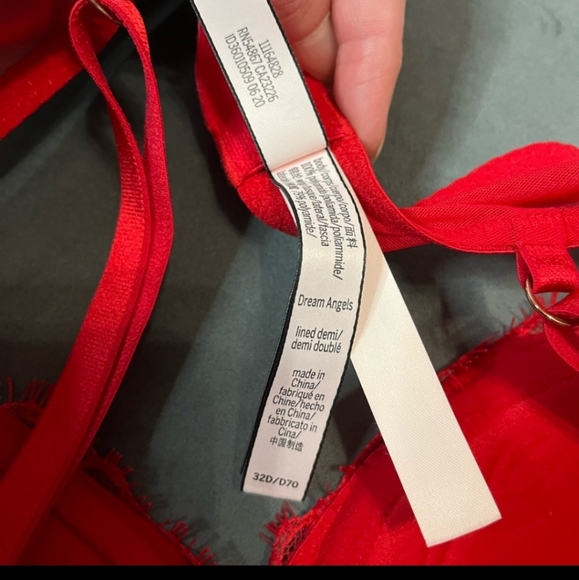 Victoria’s Secret Red Lace Dream Angels Lined Demi Bra size 32D - Picture 6 of 6